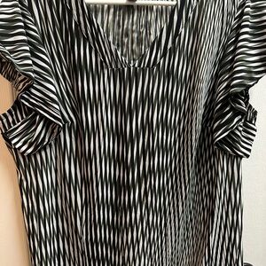Roz  & Ali women's Stylish Black and White Top size XL/ NWOT A132